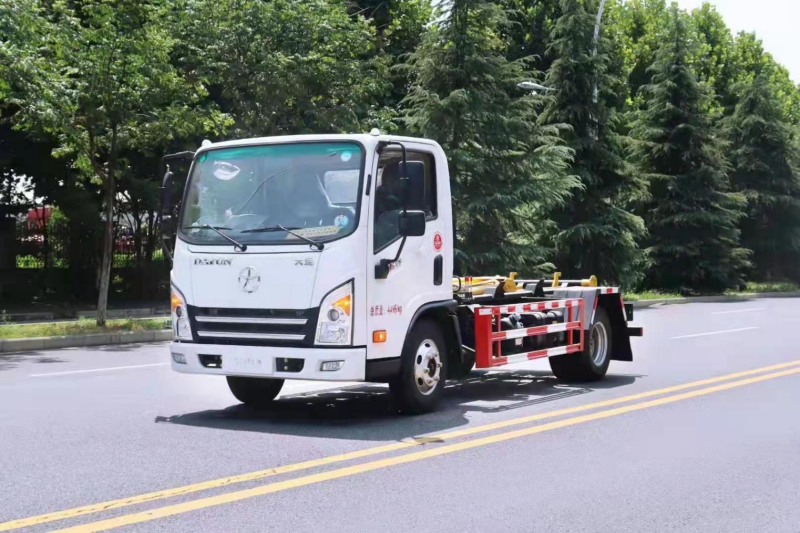 華通牌大運藍牌勾臂垃圾車