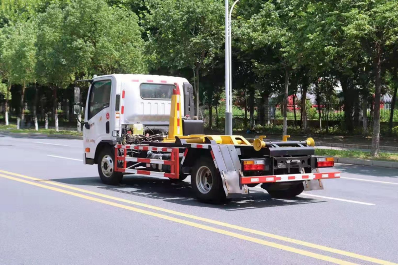 華通牌大運藍牌勾臂垃圾車