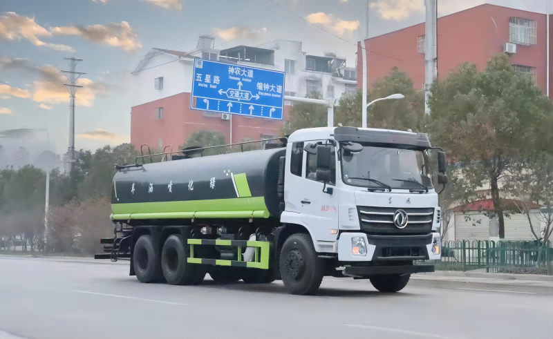 華通牌東風D17後雙橋灑水車